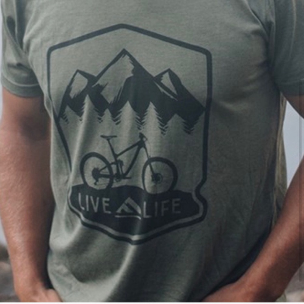 NWT Mens Army Green Mountain Ride Tee - Picture 3 of 3